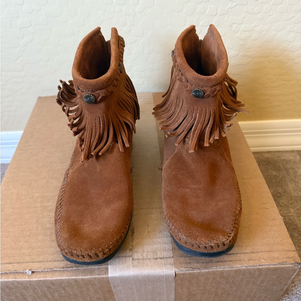 Minnetonka Brown Suede Fringe Ankle Boots - Picture 5 of 6